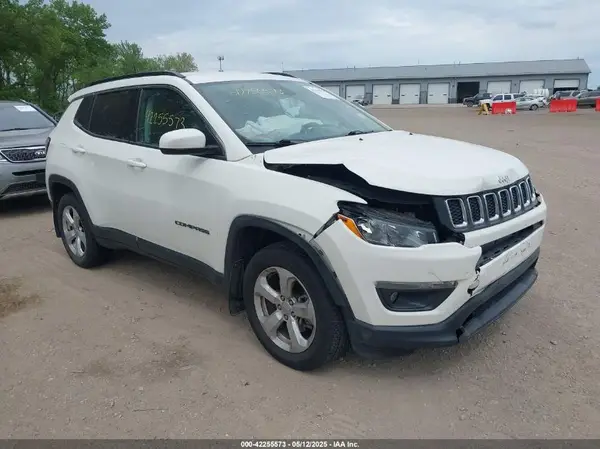 3C4NJDBB6JT142575 2018 JEEP COMPASS - Image 1