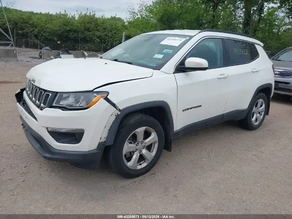 3C4NJDBB6JT142575 2018 JEEP COMPASS - Image 2