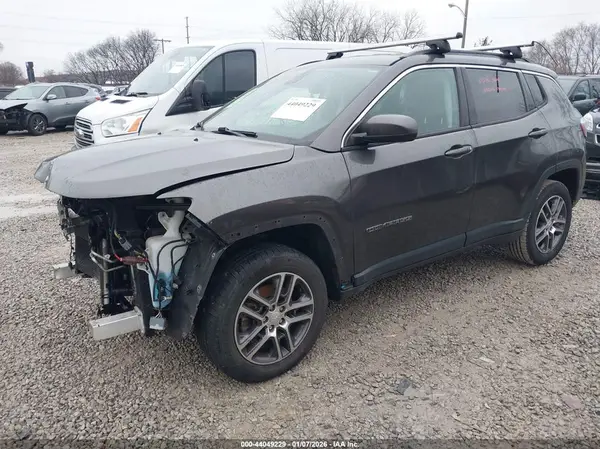 3C4NJDBB6JT142625 2018 JEEP COMPASS - Image 2