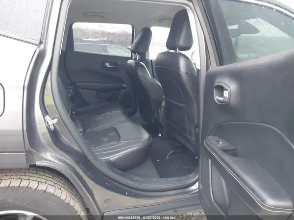 3C4NJDBB6JT142625 2018 JEEP COMPASS - Image 8
