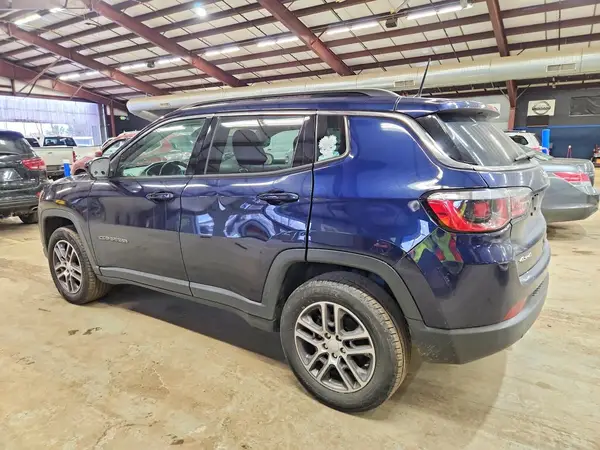 3C4NJDBB6JT150532 2018 JEEP COMPASS - Image 2
