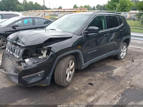 3C4NJDBB6JT153043 2018 JEEP COMPASS - Image 2
