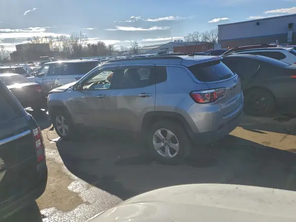 3C4NJDBB6JT176239 2018 JEEP COMPASS - Image 2