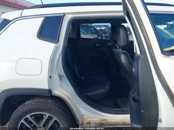 3C4NJDBB6JT177374 2018 JEEP COMPASS - Image 8