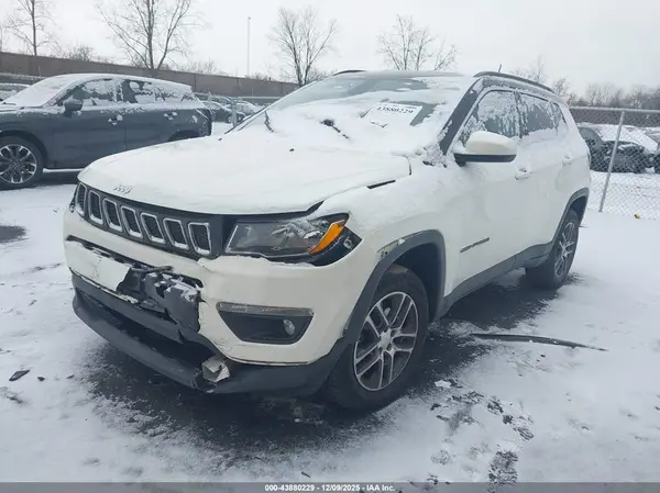 3C4NJDBB6JT179044 2018 JEEP COMPASS - Image 2