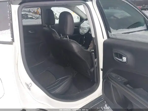 3C4NJDBB6JT179044 2018 JEEP COMPASS - Image 8