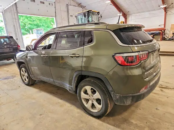 3C4NJDBB6JT185300 2018 JEEP COMPASS - Image 2