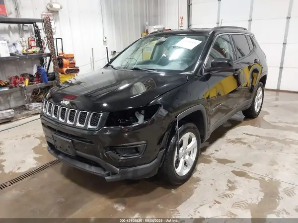 3C4NJDBB6JT185622 2018 JEEP COMPASS - Image 2