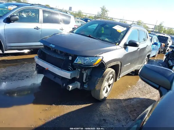 3C4NJDBB6JT192392 2018 JEEP COMPASS - Image 2
