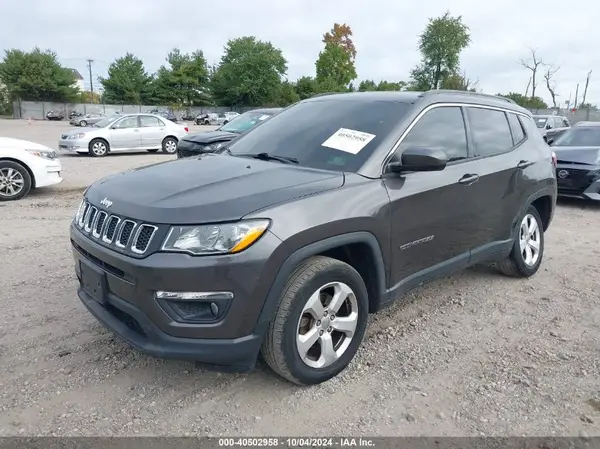 3C4NJDBB6JT200054 2018 JEEP COMPASS - Image 2