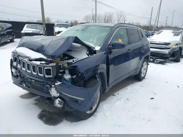 3C4NJDBB6JT232177 2018 JEEP COMPASS - Image 2