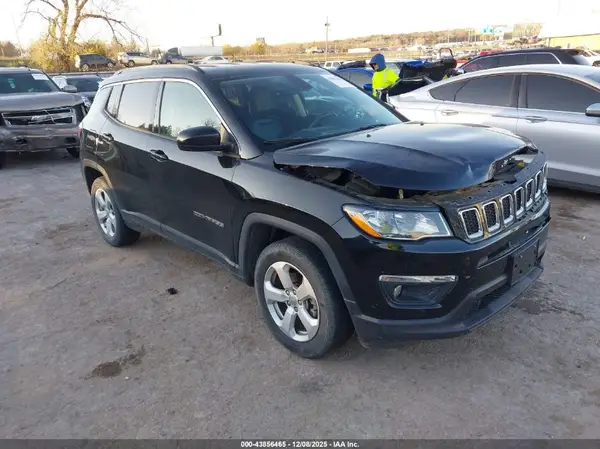 3C4NJDBB6JT232521 2018 JEEP COMPASS - Image 1