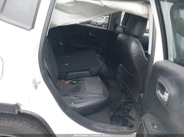 3C4NJDBB6JT246497 2018 JEEP COMPASS - Image 8