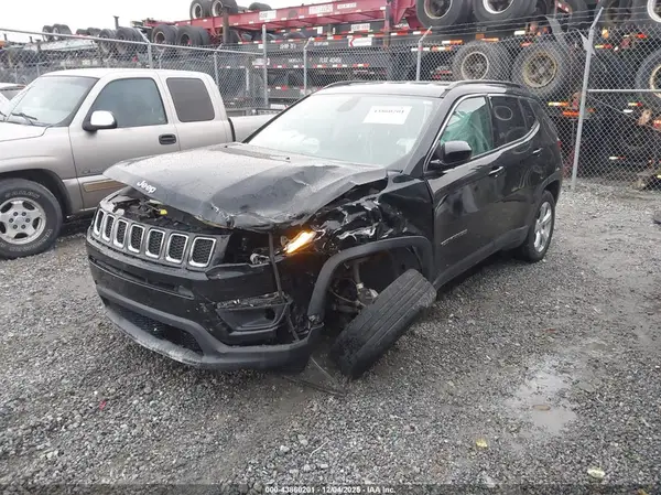 3C4NJDBB6JT250081 2018 JEEP COMPASS - Image 2
