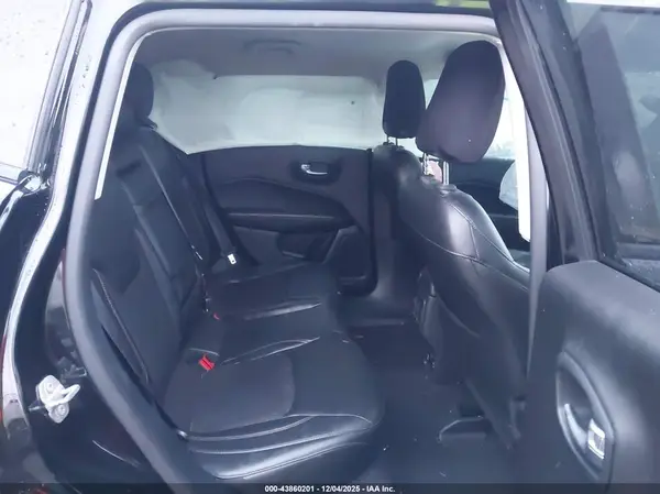 3C4NJDBB6JT250081 2018 JEEP COMPASS - Image 8