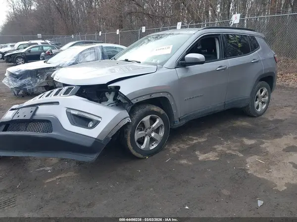 3C4NJDBB6JT253109 2018 JEEP COMPASS - Image 2