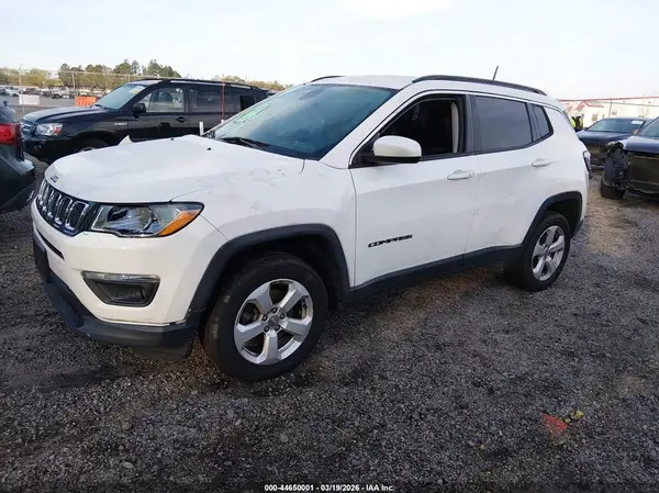 3C4NJDBB6JT256429 2018 JEEP COMPASS - Image 2