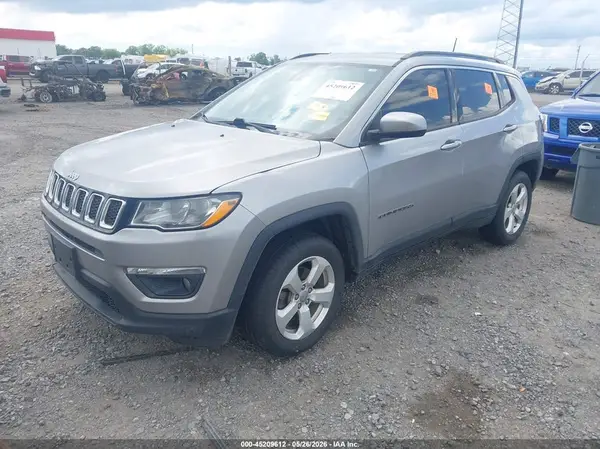 3C4NJDBB6JT256589 2018 JEEP COMPASS - Image 2