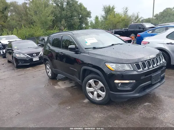 3C4NJDBB6JT256656 2018 JEEP COMPASS - Image 1