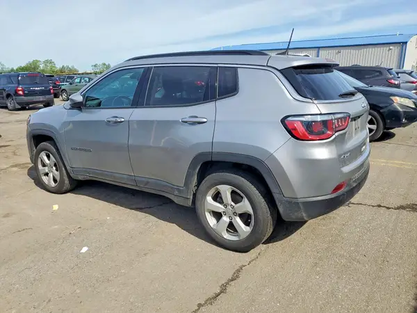 3C4NJDBB6JT261694 2018 JEEP COMPASS - Image 2