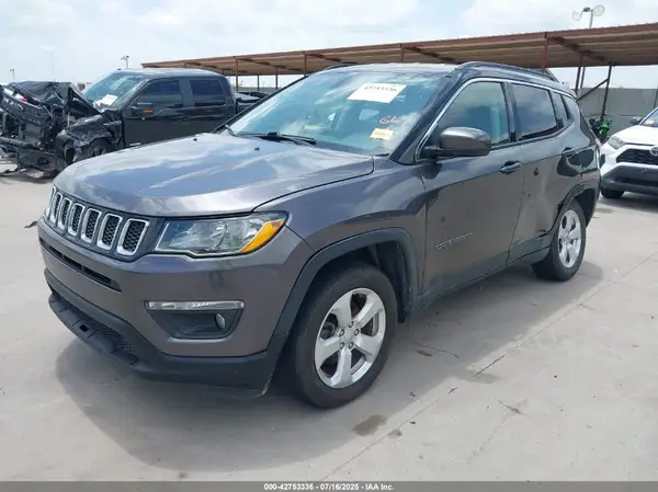 3C4NJDBB6JT262473 2018 JEEP COMPASS - Image 2