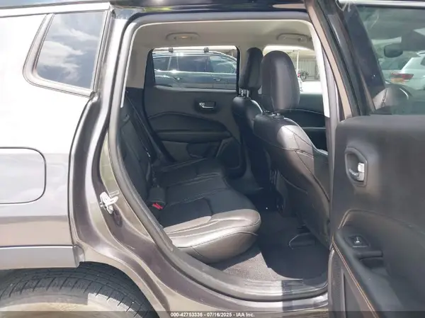 3C4NJDBB6JT262473 2018 JEEP COMPASS - Image 8