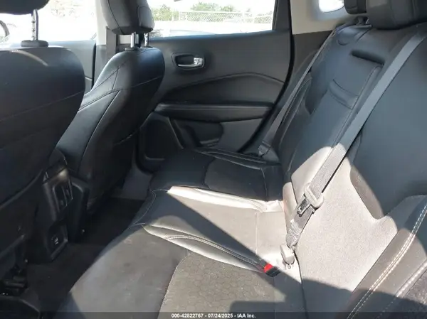 3C4NJDBB6JT265938 2018 JEEP COMPASS - Image 8
