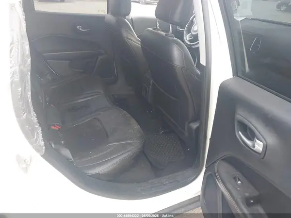 3C4NJDBB6JT270704 2018 JEEP COMPASS - Image 8