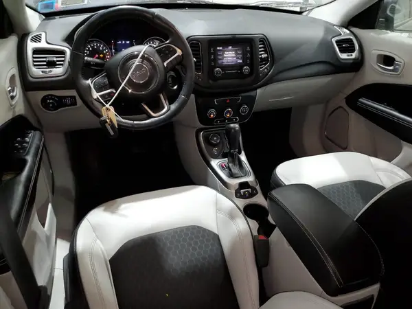 3C4NJDBB6JT281606 2018 JEEP COMPASS - Image 8