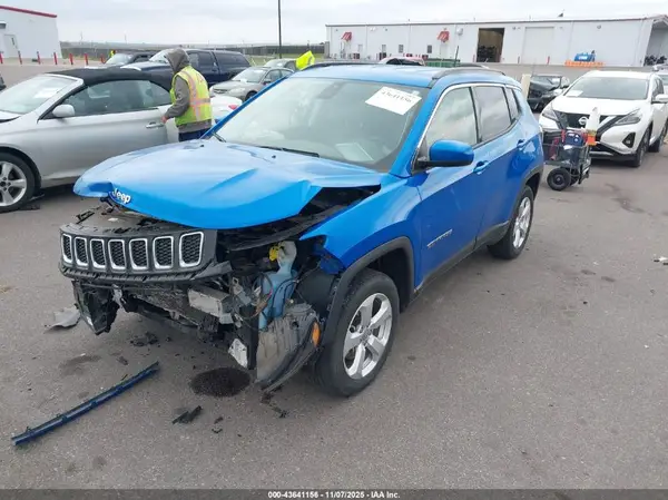 3C4NJDBB6JT282156 2018 JEEP COMPASS - Image 2