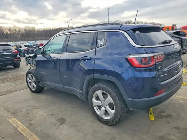 3C4NJDBB6JT282495 2018 JEEP COMPASS - Image 2