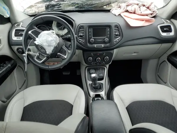 3C4NJDBB6JT282965 2018 JEEP COMPASS - Image 8