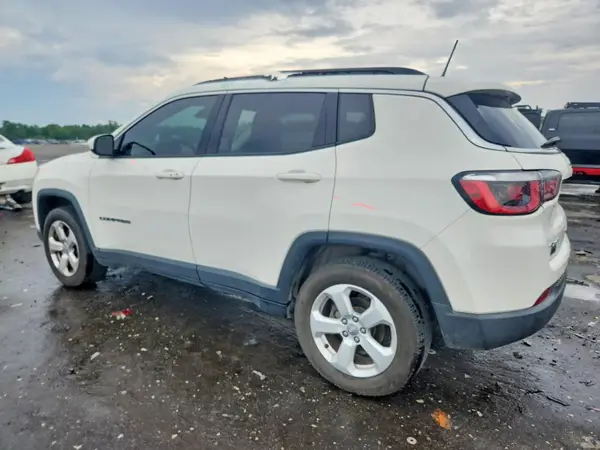 3C4NJDBB6JT283047 2018 JEEP COMPASS - Image 2