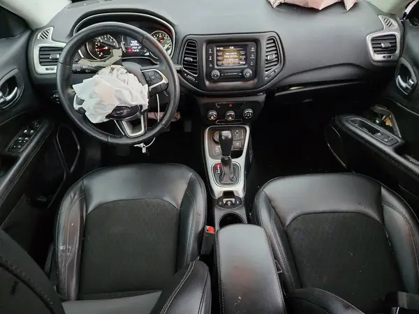3C4NJDBB6JT283646 2018 JEEP COMPASS - Image 8