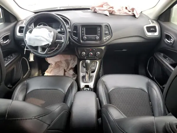 3C4NJDBB6JT284814 2018 JEEP COMPASS - Image 8