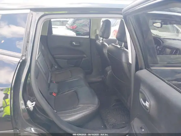 3C4NJDBB6JT290998 2018 JEEP COMPASS - Image 8
