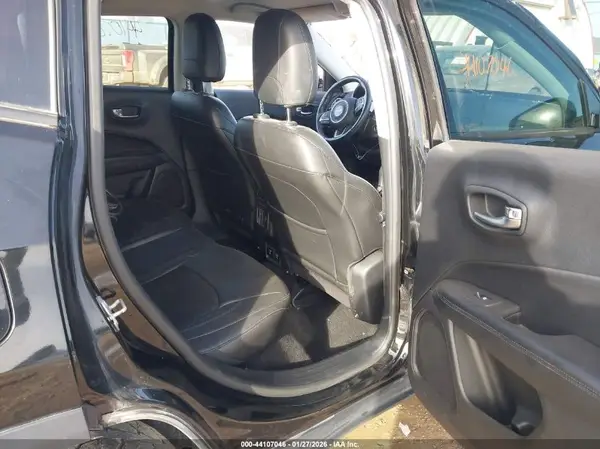3C4NJDBB6JT299135 2018 JEEP COMPASS - Image 8