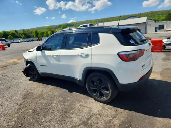 3C4NJDBB6JT301577 2018 JEEP COMPASS - Image 2