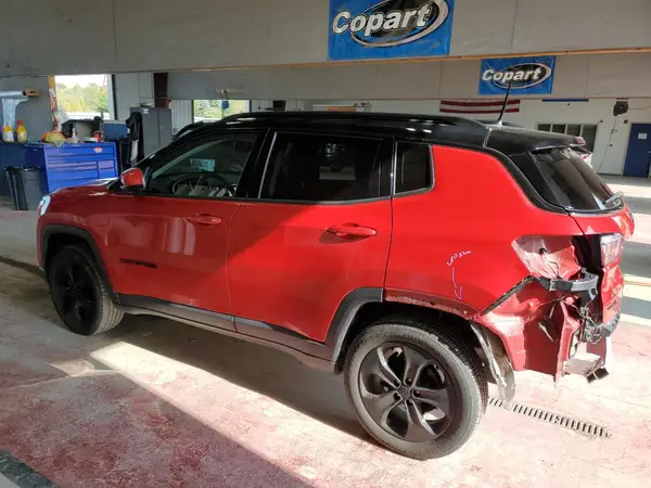 3C4NJDBB6JT304267 2018 JEEP COMPASS - Image 2