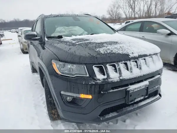 3C4NJDBB6JT307069 2018 JEEP COMPASS - Image 1