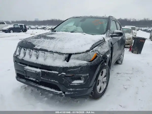 3C4NJDBB6JT307069 2018 JEEP COMPASS - Image 2