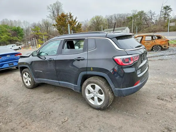3C4NJDBB6JT308240 2018 JEEP COMPASS - Image 2