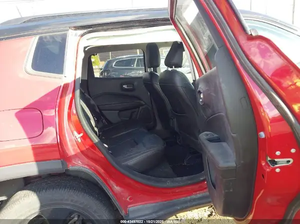 3C4NJDBB6JT313339 2018 JEEP COMPASS - Image 8