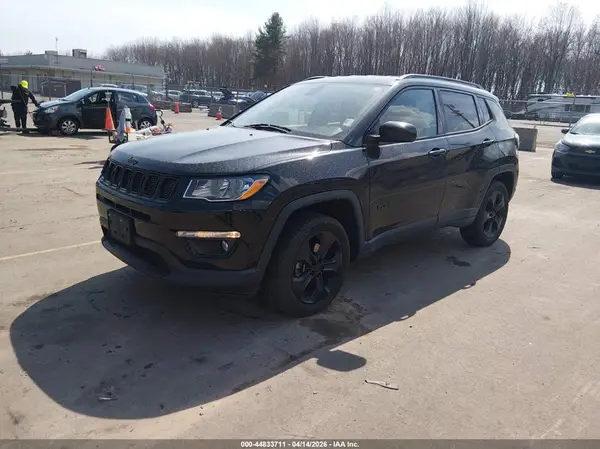 3C4NJDBB6JT325670 2018 JEEP COMPASS - Image 2