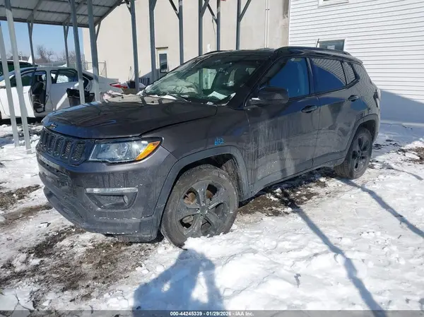 3C4NJDBB6JT325751 2018 JEEP COMPASS - Image 2