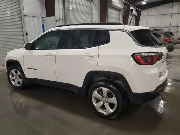 3C4NJDBB6JT328343 2018 JEEP COMPASS - Image 2