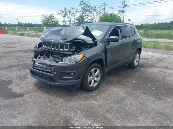 3C4NJDBB6JT342520 2018 JEEP COMPASS - Image 2