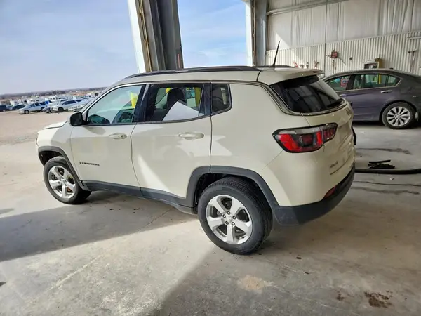 3C4NJDBB6JT345062 2018 JEEP COMPASS - Image 2