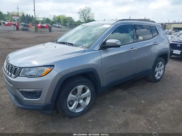 3C4NJDBB6JT349368 2018 JEEP COMPASS - Image 2