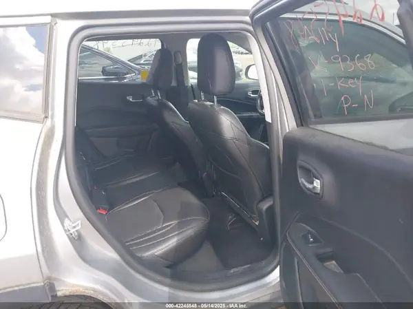 3C4NJDBB6JT349368 2018 JEEP COMPASS - Image 8